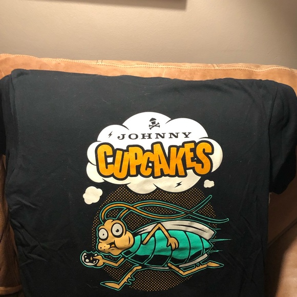 MENS Johnny Cupcakes T-Shirt! - Picture 1 of 3